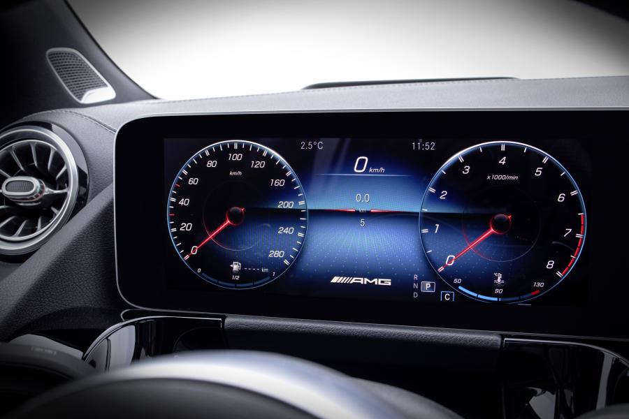 Панель приборов Mercedes-AMG GLA35 4Matic (H247) 2020 года  (WW) (фото 29 из 48)